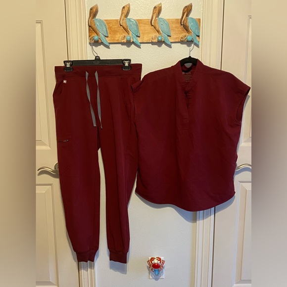 Figs Scrub Set - Picture 1 of 5